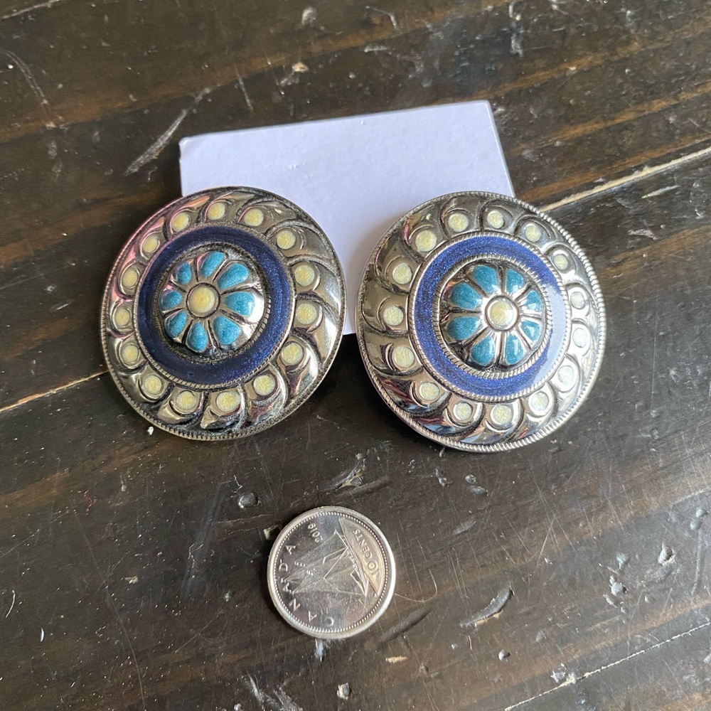 Vintage flower earrings